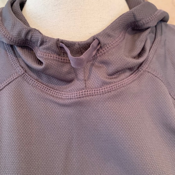 Fabletics hooded pullover in a size medium - Picture 3 of 8
